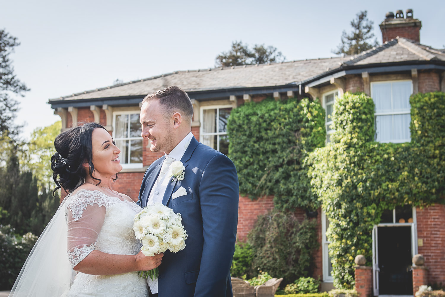 bride & groom at bartle hall
